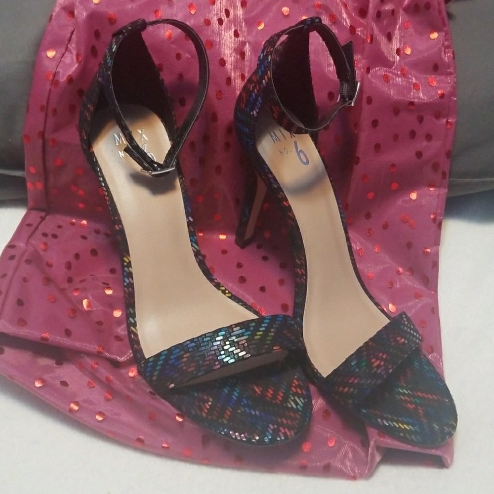 💛❤Mix No. 6 Black and Rainbow Heels💙💜